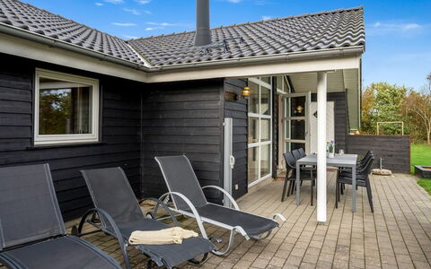 Lillemor - 800M to the Fjord: Sol, Design Intérieur, Bois, Sol, Escaliers, Plafond, Tache De Bois, Parquet, Dur, Balustrade