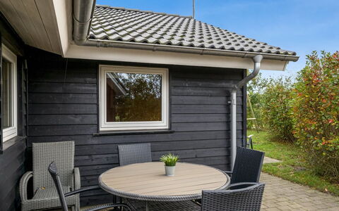 Lillemor - 800M to the Fjord: Sol, Design Intérieur, Bois, Sol, Escaliers, Plafond, Tache De Bois, Parquet, Dur, Balustrade
