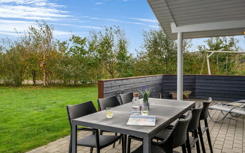 Lillemor - 800M to the Fjord: Meubles, Mobilier De Jardin, Table, Tableau De Plein Air, Chaise, Table Cuisine Et Salle A Manger, Ombre, Jardin, Patio, Plate-Forme