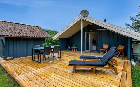 Frender - 800M to the Fjord: Meubles, Design Intérieur, Sol, Bois, Sol, Plafond, Parquet, Chaise, Table, Éclairage