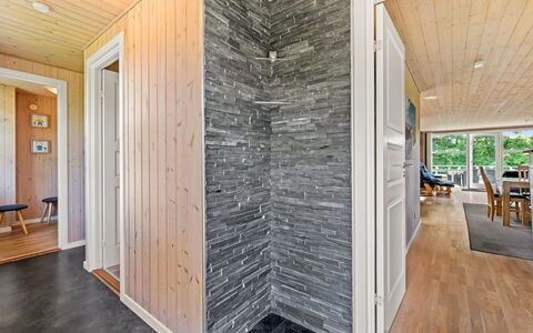 Mina - 600M to the Fjord: Sol, Design Intérieur, Bois, Sol, Escaliers, Plafond, Tache De Bois, Parquet, Dur, Balustrade