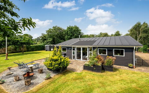 Kjartan - 32M to the Fjord: Toit, Domicile, Maison, Chalet, Biens, Ferme, Jardin, Pelouse, Ombre, Cour