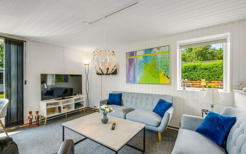 Kjartan - 32M to the Fjord: Meubles, Design Intérieur, Canapé, Sol, Plafond, Sol, Salon, Éclairage, Pièce