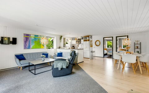 Kjartan - 32M to the Fjord: Design Intérieur, Sol, Meubles, Canapé, Bois, Sol, Plafond, Salon, Parquet, Pièce