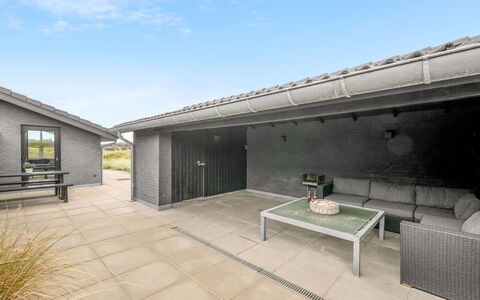 Walther - 300M from the Sea: Toit, Domicile, Porte, Chalet, Ombre, Siding, Cour, Biens, Arrière-Cour