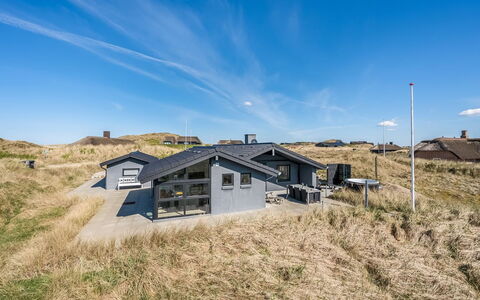 Walther - 300M from the Sea: Sol, Design Intérieur, Bois, Sol, Escaliers, Plafond, Tache De Bois, Parquet, Dur, Balustrade