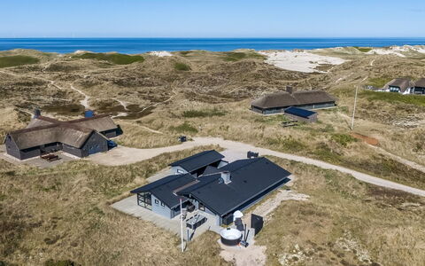 Walther - 300M from the Sea: Sol, Design Intérieur, Bois, Sol, Escaliers, Plafond, Tache De Bois, Parquet, Dur, Balustrade