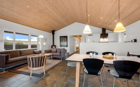 Fietje - 500M to the Fjord: Design Intérieur, Plafond, Bois, Sol, Sol, Canapé, Luminaire, Salon, Pièce, Meubles
