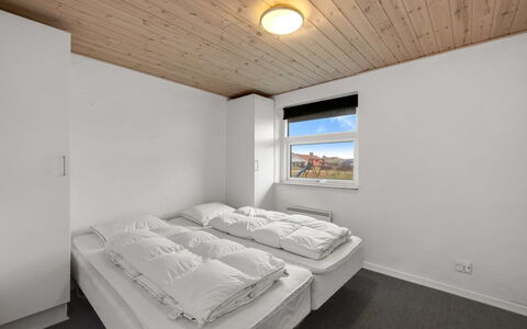 Fietje - 500M to the Fjord: Bois, Chambre, Plafond, Lit, Literie, Drap De Lit, Cadre De Lit, Daylighting, L'Hiver, Gelé