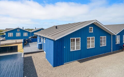 Albertina - 300M to the Fjord: Maison, Domicile, Toit, Chalet, Arbuste, Siding, Porte, Jardin, Ferme