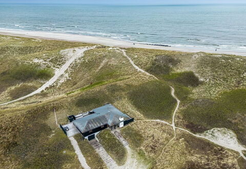 Eyla - from the Sea: Maison, Domicile, Toit, Chalet, Arbuste, Siding, Porte, Jardin, Ferme