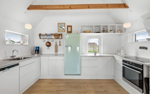 Hermine - from the Sea: Cuisine, Appareil De Cuisine, Design Intérieur, Comptoir, Sol, Cabinetry, Meubles, Principaux Appliance, Sol, Luminaire