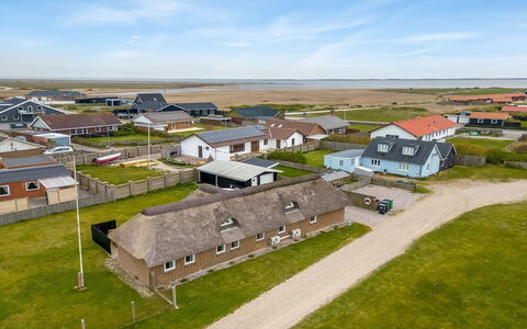 Hermine - from the Sea: Toit, Paysage, Plaine, Maison, Lot Terre, Domicile, Zone Rurale, Chalet, Banlieue, Champ