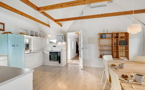 Hermine - from the Sea: Meubles, Cuisine, Design Intérieur, Sol, Plafond, Bois, Sol, Comptoir, Chaise, Table Cuisine Et Salle A Manger