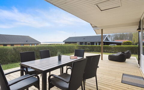 Arnetta - 150M from the Sea: Bois, Meubles, Domicile, Porte, Porche, Ombre, Tache De Bois, Dur, Chaise, Plate-Forme
