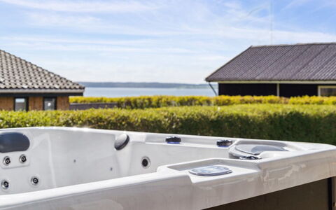 Arnetta - 150M from the Sea: Baignoire, Luminaire Plomberie, Jacuzzi, Loisir, Piscine, Recours, Hôtel