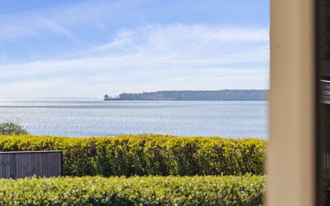 Arnetta - 150M from the Sea: Bleu, Horizon, Mer, Cotiers Et Relief Océaniques, Océan, Côte, Lac, Lumière Du Soleil, Rive, Haie