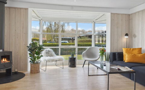 Arnetta - 150M from the Sea: Meubles, Design Intérieur, Sol, Sol, Parquet, Bois, Plafond, Salon, Pièce, Chaise
