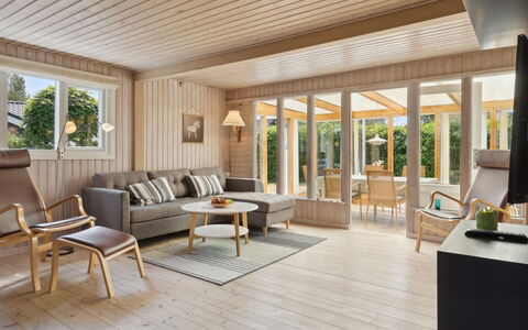 Sari - 250M from the Sea: Design Intérieur, Meubles, Sol, Bois, Sol, Plafond, Parquet, Salon, Domicile, Canapé