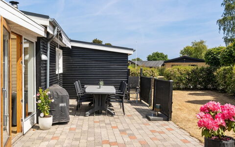 Sari - 250M from the Sea: Maison, Domicile, Toit, Chalet, Biens, Aménagement Paysager, Batiments Jardin, Siding, Ferme