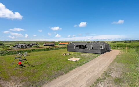Ivar - 300M from the Sea: Maison, Domicile, Toit, Chalet, Biens, Aménagement Paysager, Batiments Jardin, Siding, Ferme
