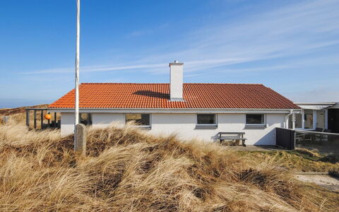 Hilmer - 250M from the Sea: Bâtiment, Toit, Maison, Architecture, Domicile, Chalet, Lot Terre, Zone Rurale, Plaine, Pente