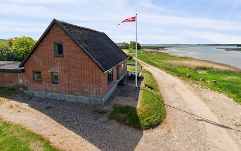 Swaantje - 150M to the Fjord: Toit, Maison, Lot Terre, Domicile, Chalet, Biens, Batiments Jardin, Ombre, Cabane En Rondins, Aménagement Paysager
