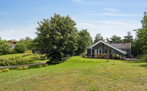 Etel - 600M from the Sea: Herbe, Vert, Arbre, Domicile, Arbuste, Maison, Chalet, Lot Terre, Zone Rurale