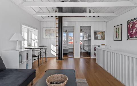 Adils - 5M from the Sea: Meubles, Design Intérieur, Sol, Bois, Sol, Plafond, Parquet, Chaise, Table, Éclairage