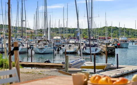 Adils - 5M from the Sea: Meubles, Design Intérieur, Sol, Bois, Sol, Plafond, Parquet, Chaise, Table, Éclairage