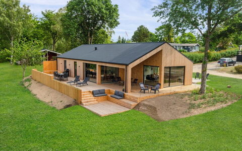 Edina - 350M from the Sea: Architecture, Toit, Domicile, Composite, Daylighting, Siding, Allée