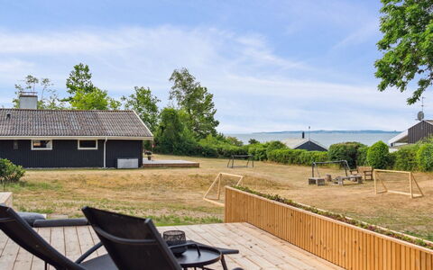 Edina - 350M from the Sea: Architecture, Toit, Domicile, Composite, Daylighting, Siding, Allée
