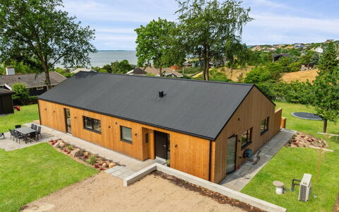 Edina - 350M from the Sea: Architecture, Toit, Domicile, Composite, Daylighting, Siding, Allée