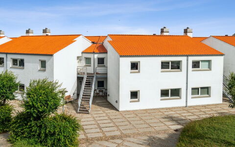 Geert - 25M from the Sea: Domicile, Toit, Maison, Chalet, Biens, Porte, Porche, Siding, Ferme, Ombre