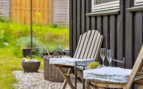 Lenaya - 1Km from the Sea: Bois, Domicile, Porche, Plate-Forme, Dur, Toit, Tache De Bois, Parquet, Eco Hôtel