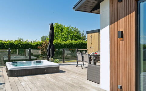 Niska - 200M from the Sea: Herbe, Vert, Maison, Chalet, Prairie, Zone Rurale, Écorégion, Paysage, Lot Terre, Arbuste