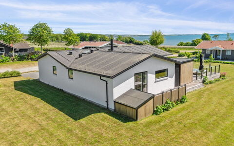 Niska - 200M from the Sea: Herbe, Vert, Maison, Chalet, Prairie, Zone Rurale, Écorégion, Paysage, Lot Terre, Arbuste