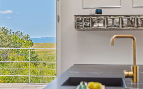 Galia - 500M from the Sea: Toit, Maison, Lot Terre, Domicile, Chalet, Biens, Batiments Jardin, Ombre, Cabane En Rondins, Aménagement Paysager