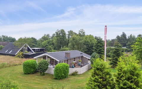 Imre - 300M from the Sea: Toit, Maison, Lot Terre, Domicile, Chalet, Biens, Batiments Jardin, Ombre, Cabane En Rondins, Aménagement Paysager
