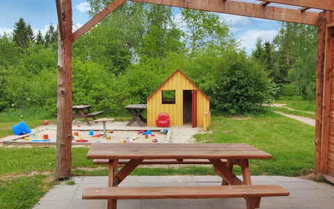 Herta: Bois, Équipement Extérieur Play, Jardin, Tache De Bois, Arrière-Cour, Parc, Ombre, Batiments Jardin, Table De Pique-Nique, Terrain De Jeux