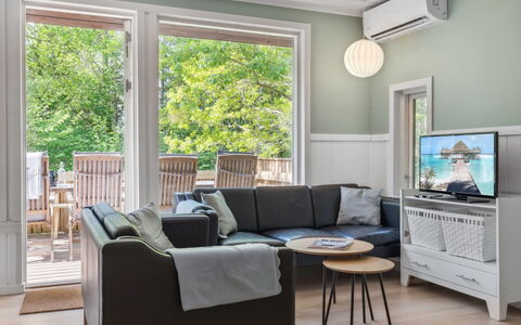 Herta: Meubles, Design Intérieur, Sol, Sol, Bois, Plafond, Canapé, Domicile, Salon, Pièce