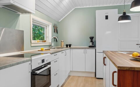 Herta: Sol, Design Intérieur, Bois, Cuisine, Plafond, Comptoir, Sol, Cabinetry, Meubles, Appareil De Cuisine