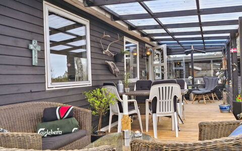 Tjarven - 300M from the Sea: Toit, Maison, Lot Terre, Domicile, Chalet, Biens, Batiments Jardin, Ombre, Cabane En Rondins, Aménagement Paysager