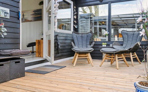 Tjarven - 300M from the Sea: Toit, Maison, Lot Terre, Domicile, Chalet, Biens, Batiments Jardin, Ombre, Cabane En Rondins, Aménagement Paysager