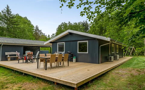 Borka - 1.2Km from the Sea: Maison, Domicile, Toit, Chalet, Biens, Aménagement Paysager, Batiments Jardin, Siding, Ferme