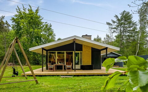 Borka - 1.2Km from the Sea: Maison, Domicile, Toit, Chalet, Biens, Aménagement Paysager, Batiments Jardin, Siding, Ferme