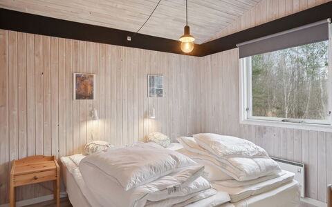 Borka - 1.2Km from the Sea: Chambre, Bois, Plafond, Lit, Design Intérieur, Drap De Lit, Literie, Domicile, Éclairage, Meubles