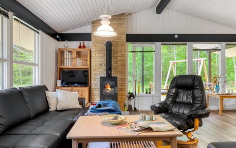 Borka - 1.2Km from the Sea: Meubles, Design Intérieur, Bois, Sol, Plafond, Canapé, Salon, Sol, Éclairage, Pièce