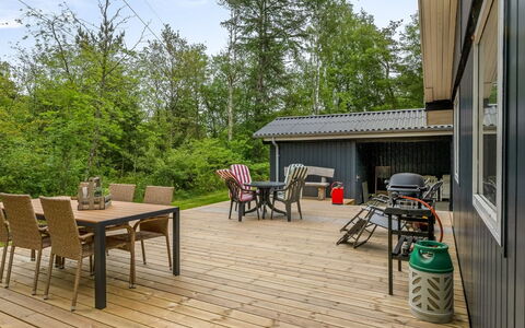 Borka - 1.2Km from the Sea: Bois, Domicile, Dur, Lot Terre, Plate-Forme, Tache De Bois, Siding, Parquet, Chalet, Porche