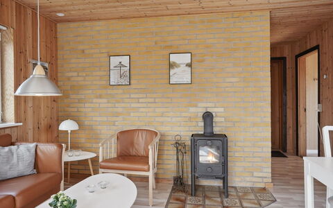 Marjon - 450M from the Sea: Toit, Domicile, Porte, Chalet, Ombre, Siding, Cour, Biens, Arrière-Cour